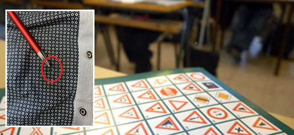 Un buco nella camicia per la telecamera ed una micro-auricolare nell'orecchio